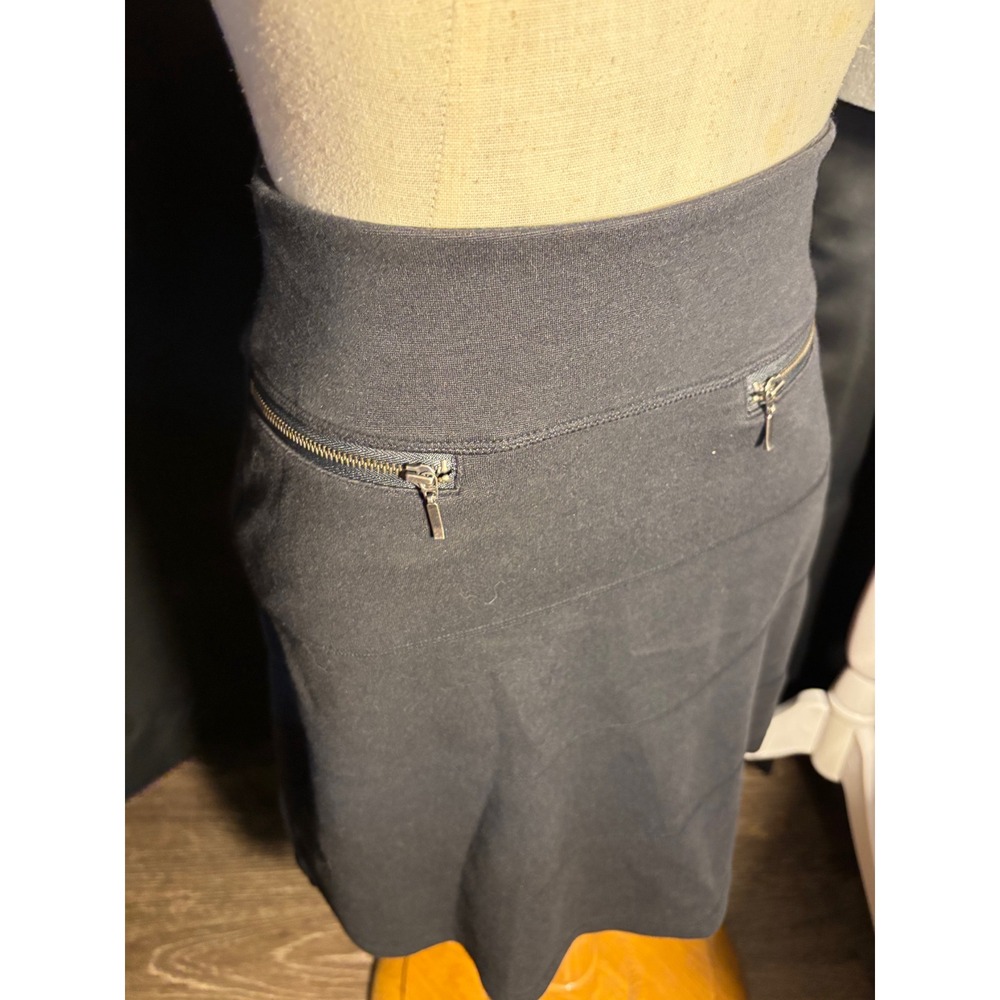 Athleta Black Knit Mini Skirt XXS Stretchy Tiered Seam Front Zip Pockets